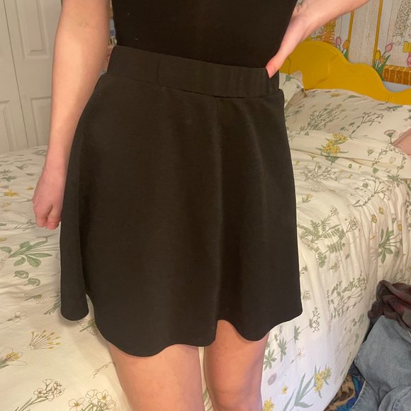 XS Black mini skater skirt - Picture 2 of 9